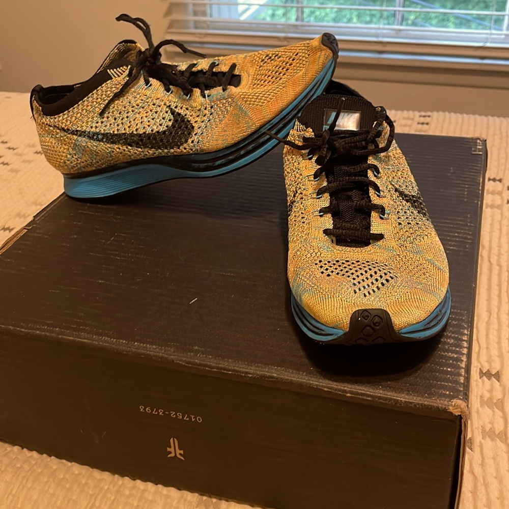 Nike fly knit racers